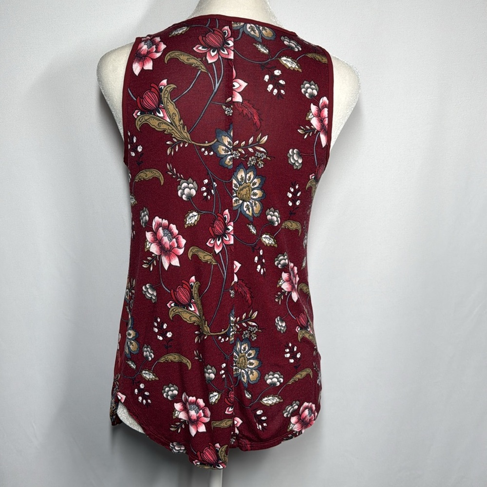 ❤️3/$30 Loft Outlet Petite Floral Sleeveless Top - Picture 5 of 8